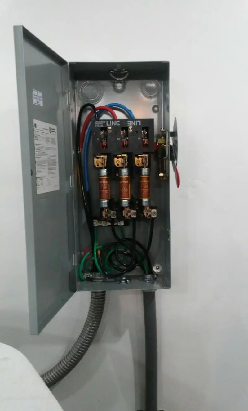Three-phase disconnect switch installed for Smoke Detector Installation in Linton